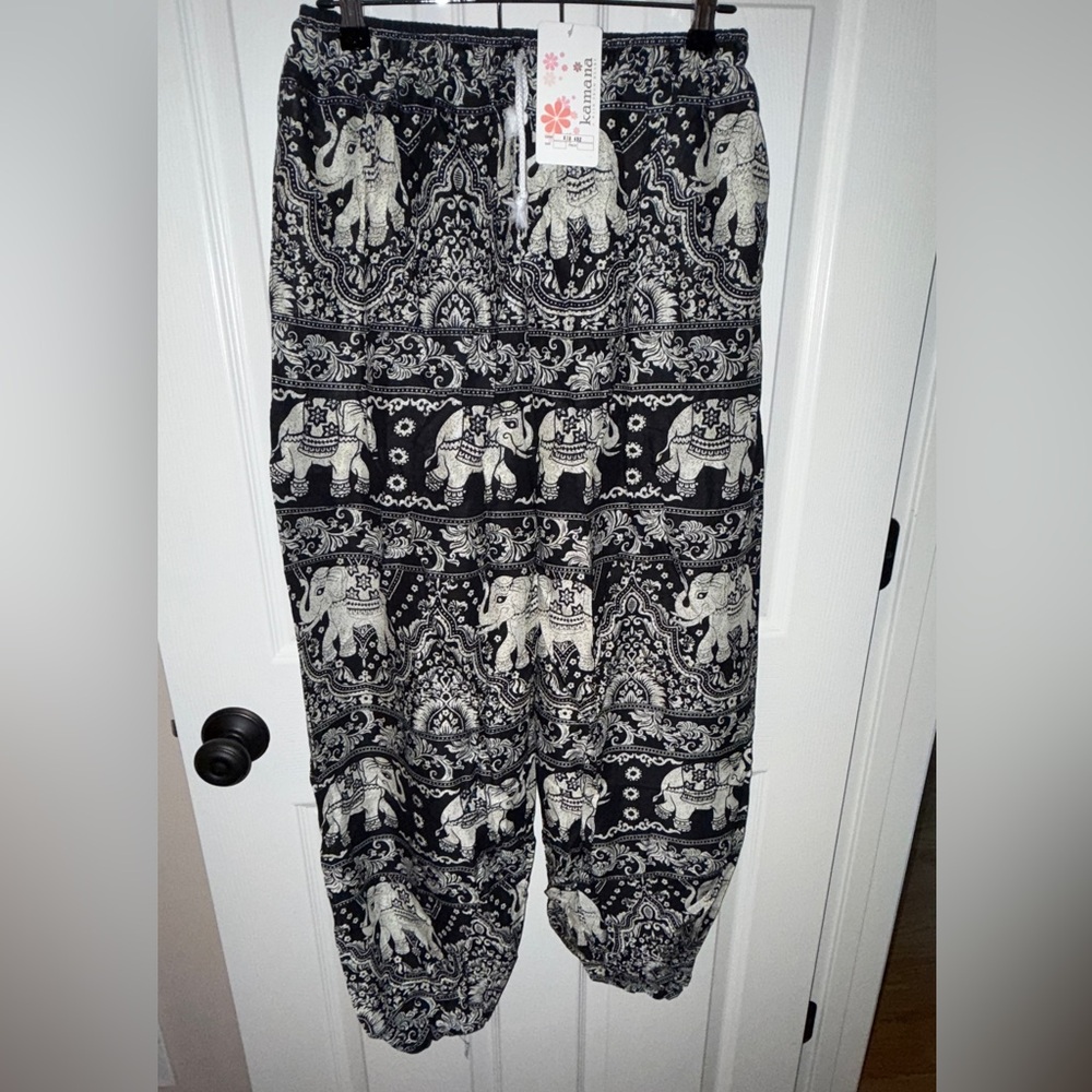 Kamana Women’s Black and White Elephant Print Joggers NWT